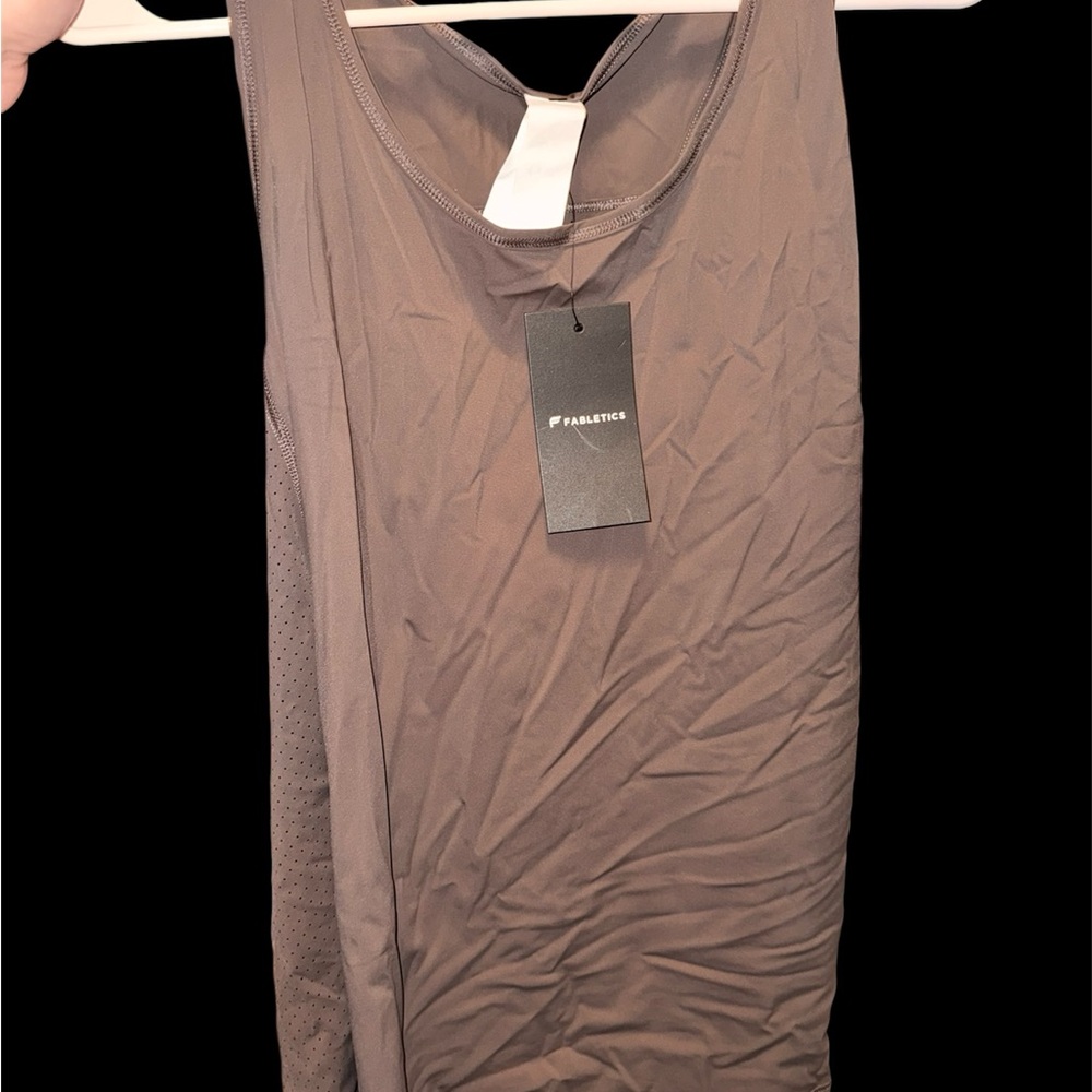 Fabletics BUNDLE: 2 fitness tanks NWT 2X